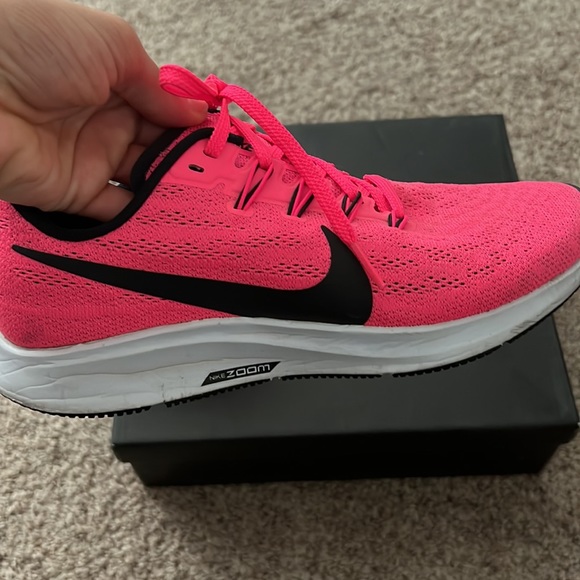 Women’s neon nike zoom - Picture 4 of 4